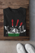 Black t-shirt with 'Szia!' design on a wooden surface