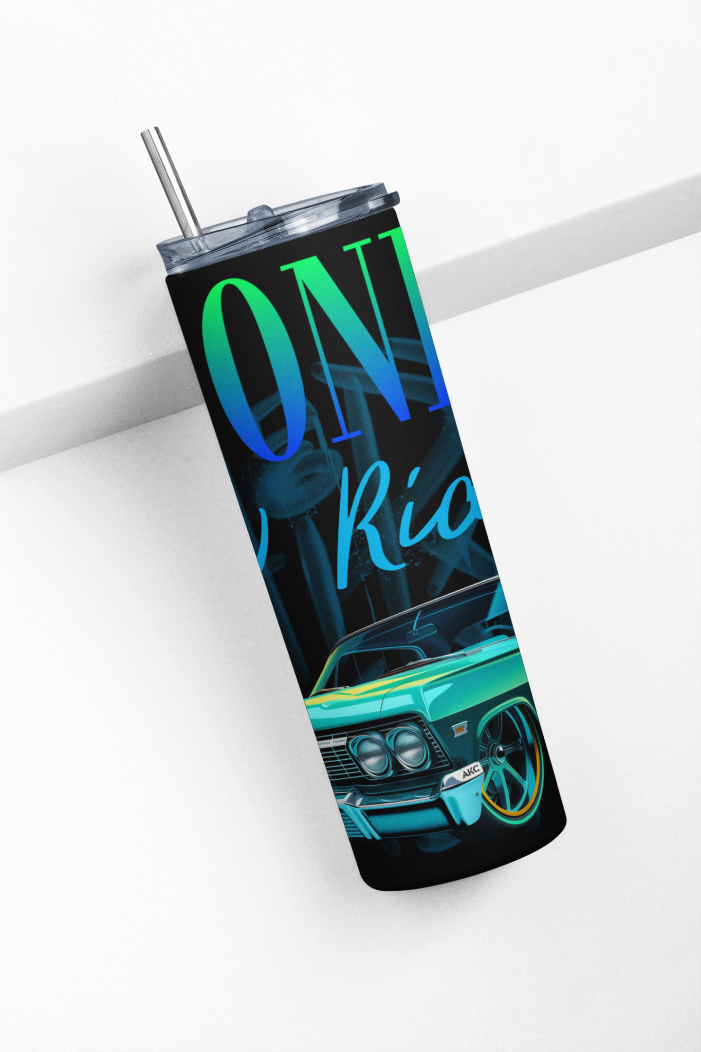 Tumbler with a car design and 'On Rio' text on a white background